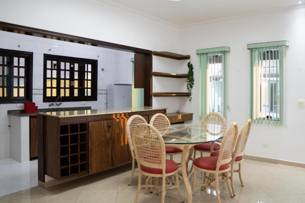 Casa Com Piscina, Churrasqueira E Garagem -