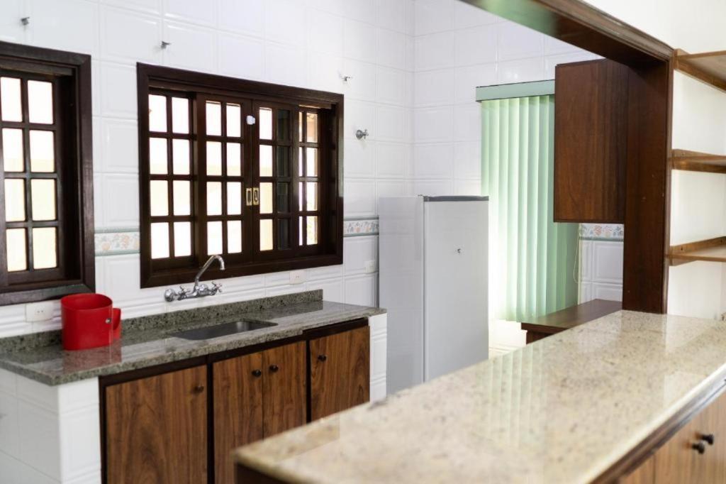 Casa Com Piscina, Churrasqueira E Garagem -